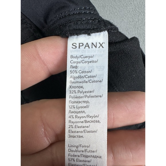 Spanx Jeans Womens Small Black Cropped Flare Pull On Stretch Distressed Raw Hem - Picture 12 of 13